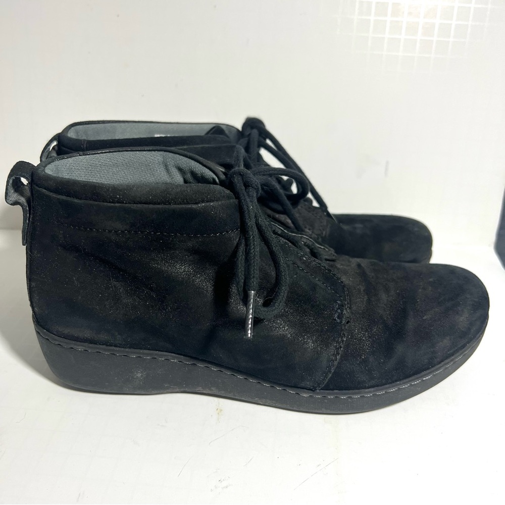 Dansko Ellen Burnished Womens Sz 38 Black Suede Lace Up Wedge Ankle Bootie Shoes